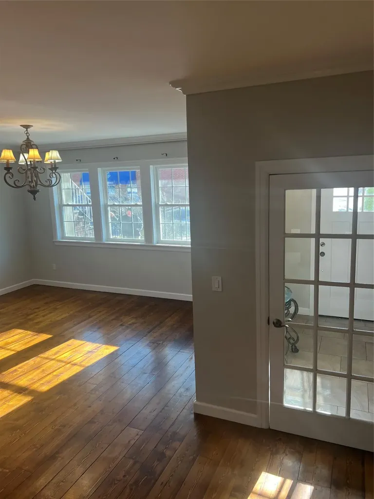 7207 88th Street Glendale NY 11385