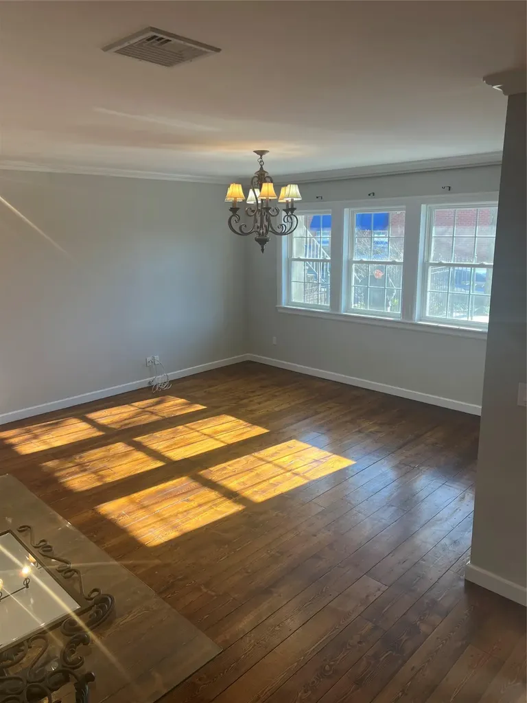 7207 88th Street Glendale NY 11385
