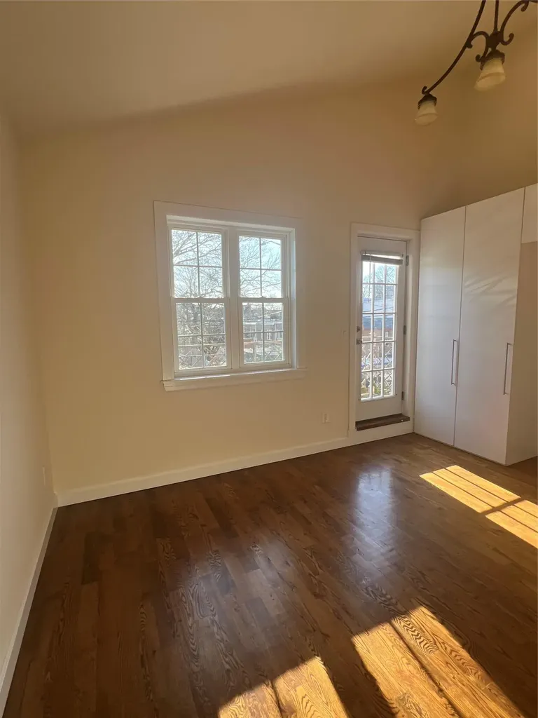7207 88th Street Glendale NY 11385