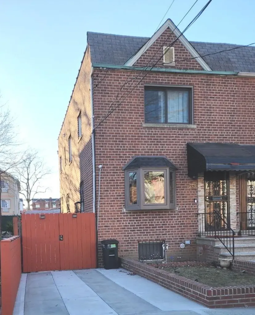 2721 Yates Avenue Bronx NY 10469