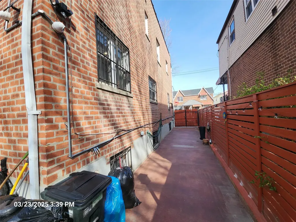 2721 Yates Avenue Bronx NY 10469