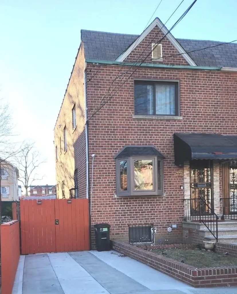 2721 Yates Avenue Bronx NY 10469