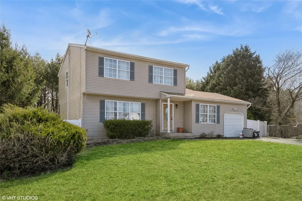 33 Sundown Drive Bellport NY 11713