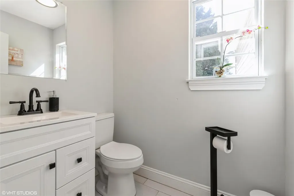 33 Sundown Drive Bellport NY 11713