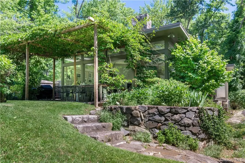 21 Woods Road Palisades NY 10964