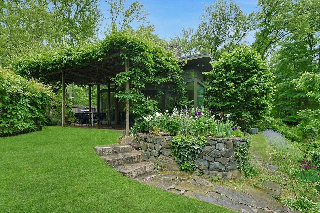 21 Woods Road Palisades NY 10964