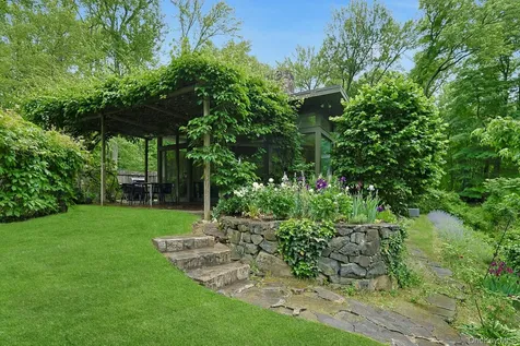 21 Woods Road Palisades NY 10964
