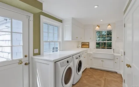 135 Skunks Misery Road Lattingtown NY 11560