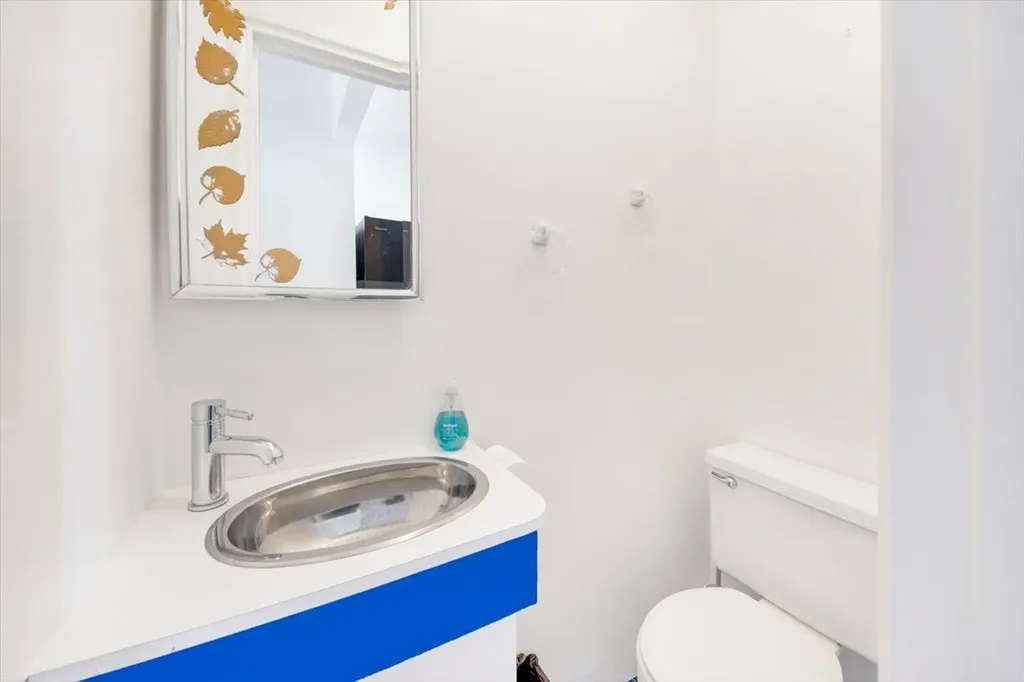2443 Fish Avenue Bronx NY 10469