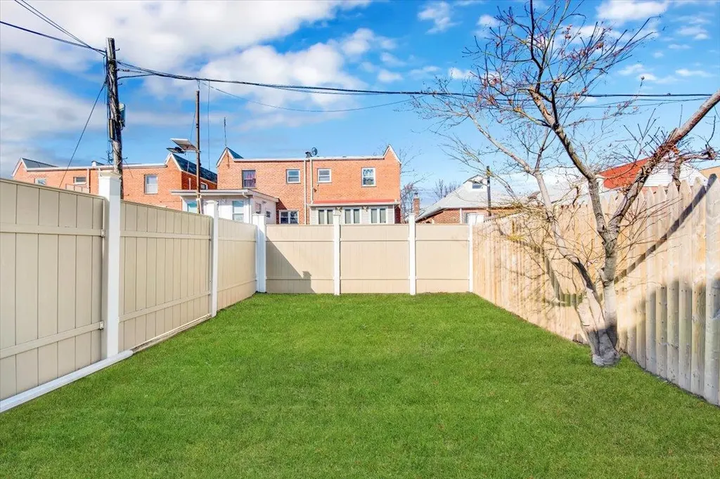 2443 Fish Avenue Bronx NY 10469