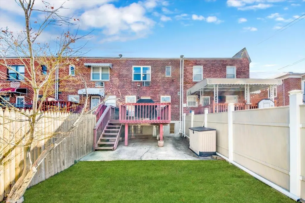 2443 Fish Avenue Bronx NY 10469