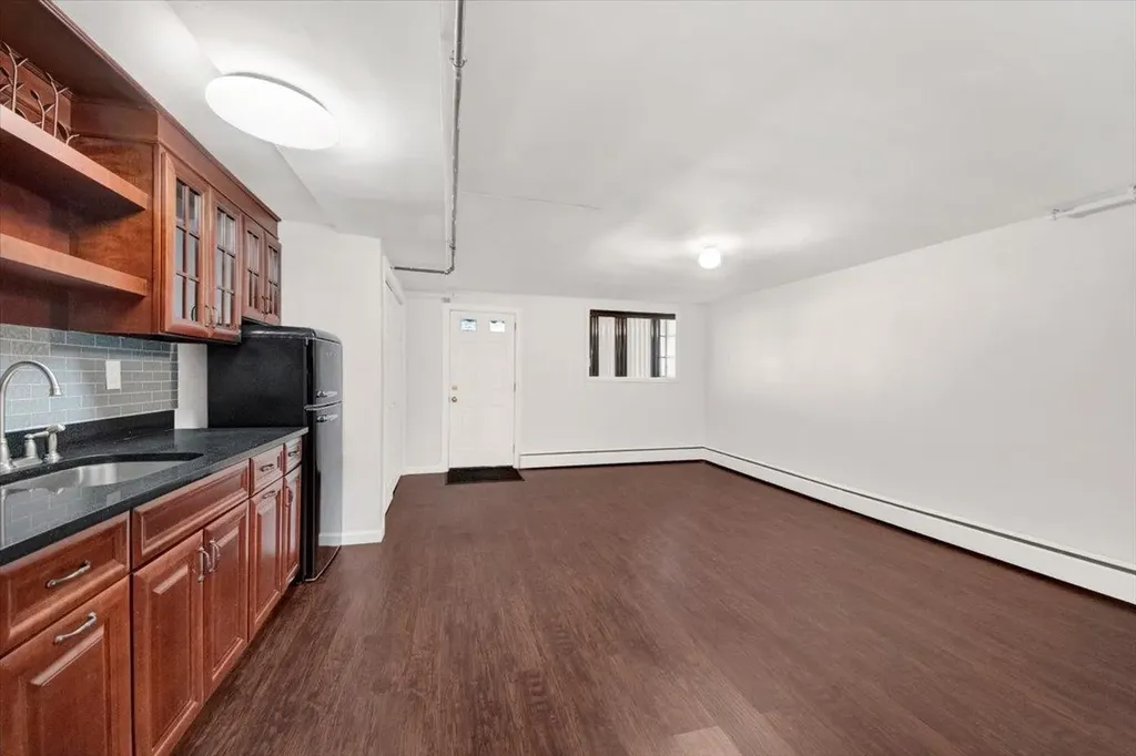 2443 Fish Avenue Bronx NY 10469