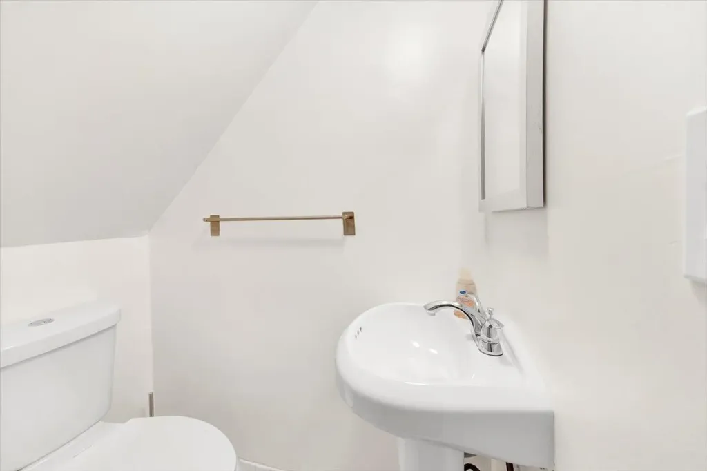 2443 Fish Avenue Bronx NY 10469