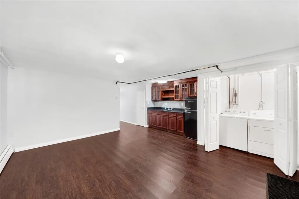 2443 Fish Avenue Bronx NY 10469