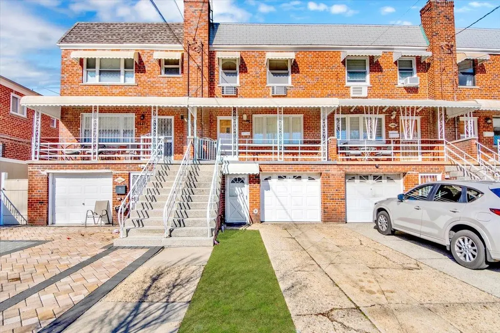 2443 Fish Avenue Bronx NY 10469