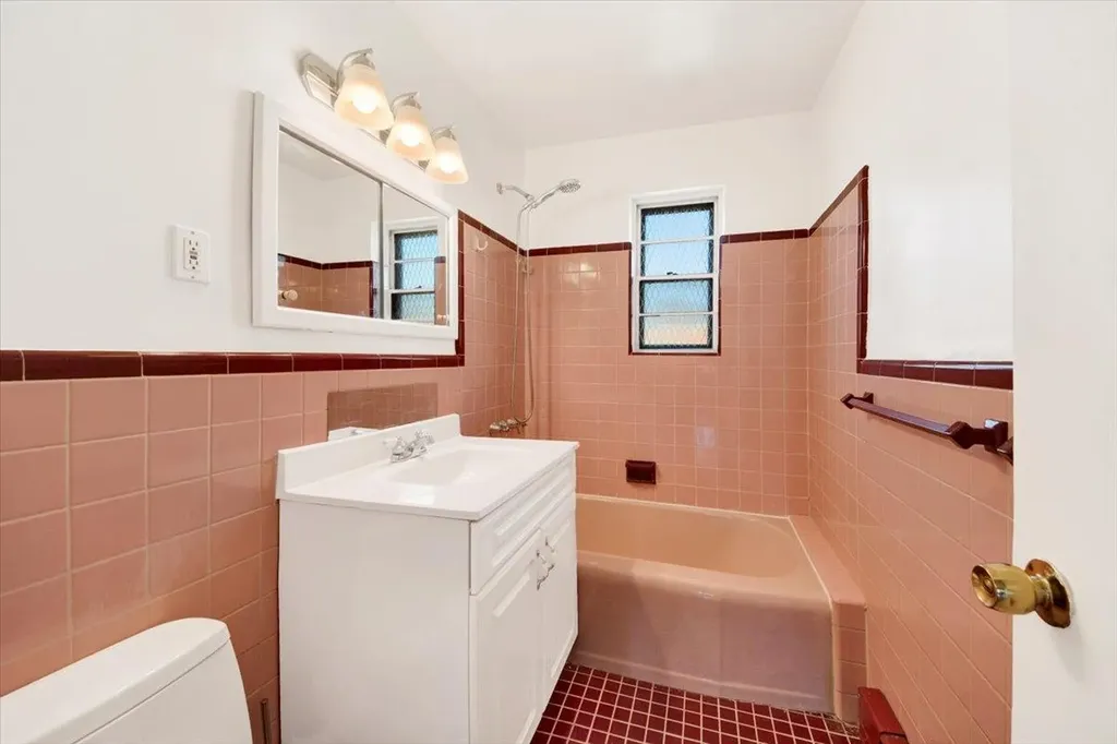 2443 Fish Avenue Bronx NY 10469