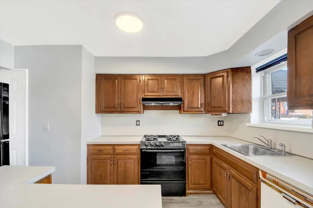 2443 Fish Avenue Bronx NY 10469