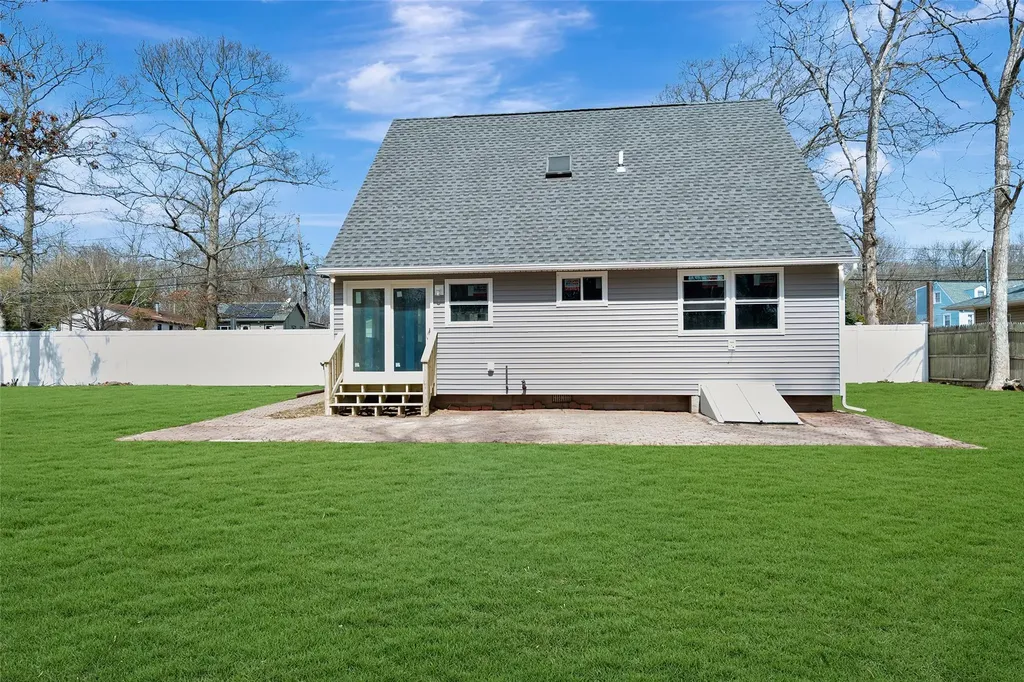 154 Meadowmere Avenue Mastic NY 11950