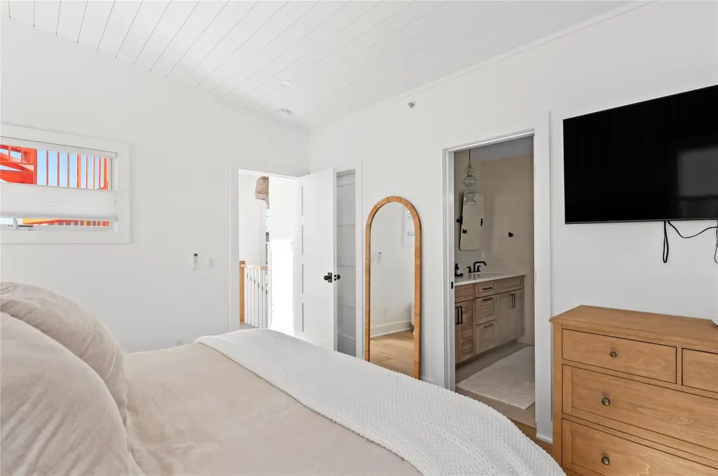 64 Bungalow Walk Ocean Beach NY 11770