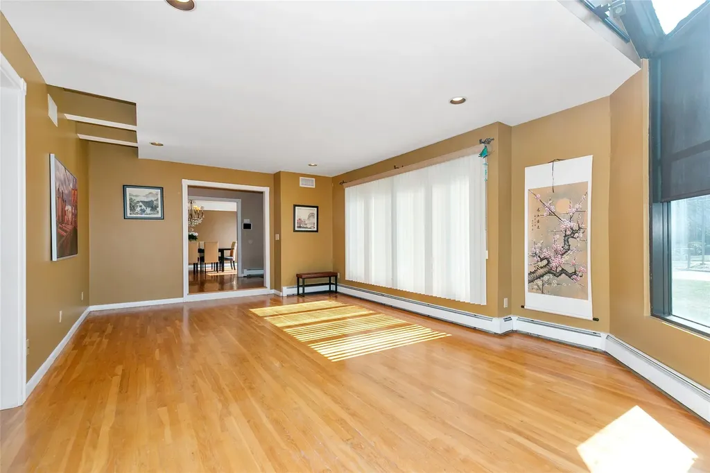 600 Oakridge Lane Albertson NY 11507