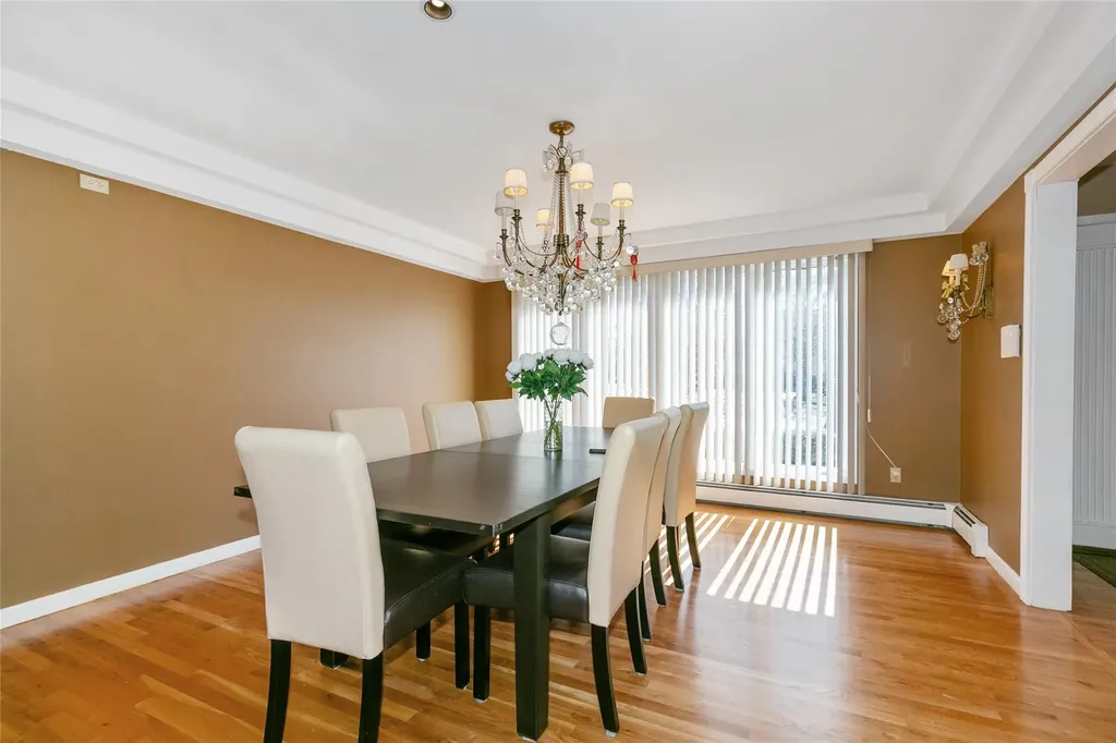 600 Oakridge Lane Albertson NY 11507