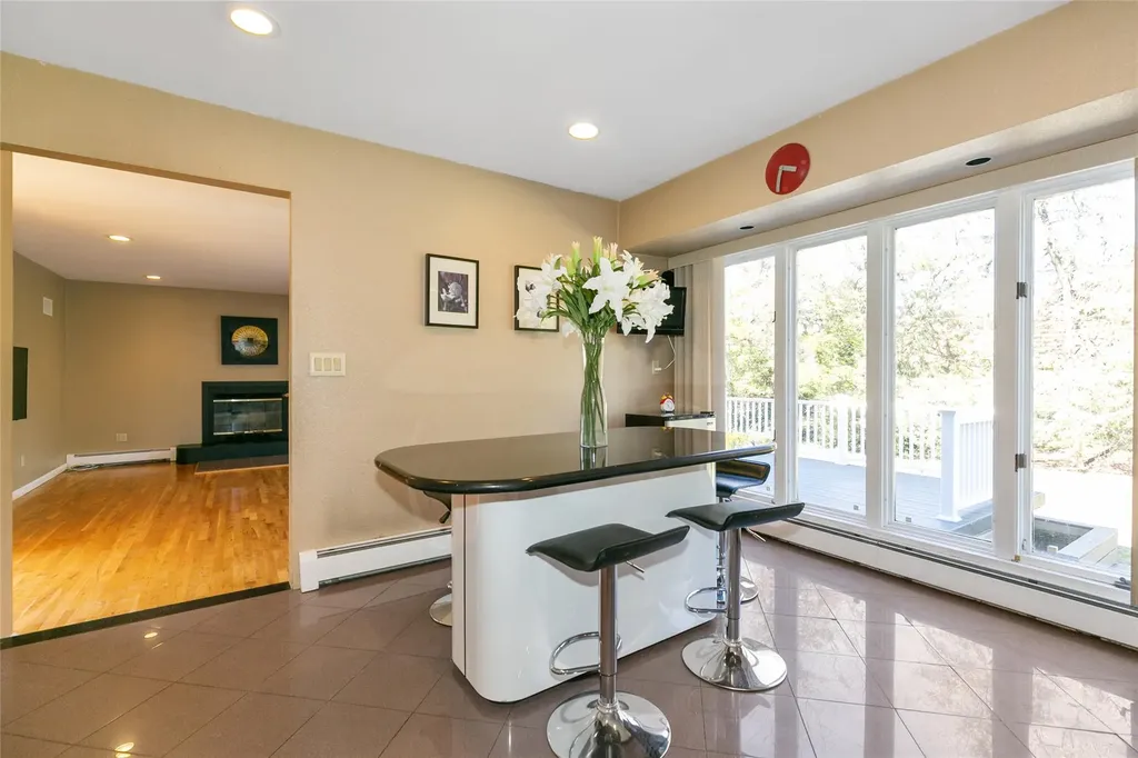 600 Oakridge Lane Albertson NY 11507