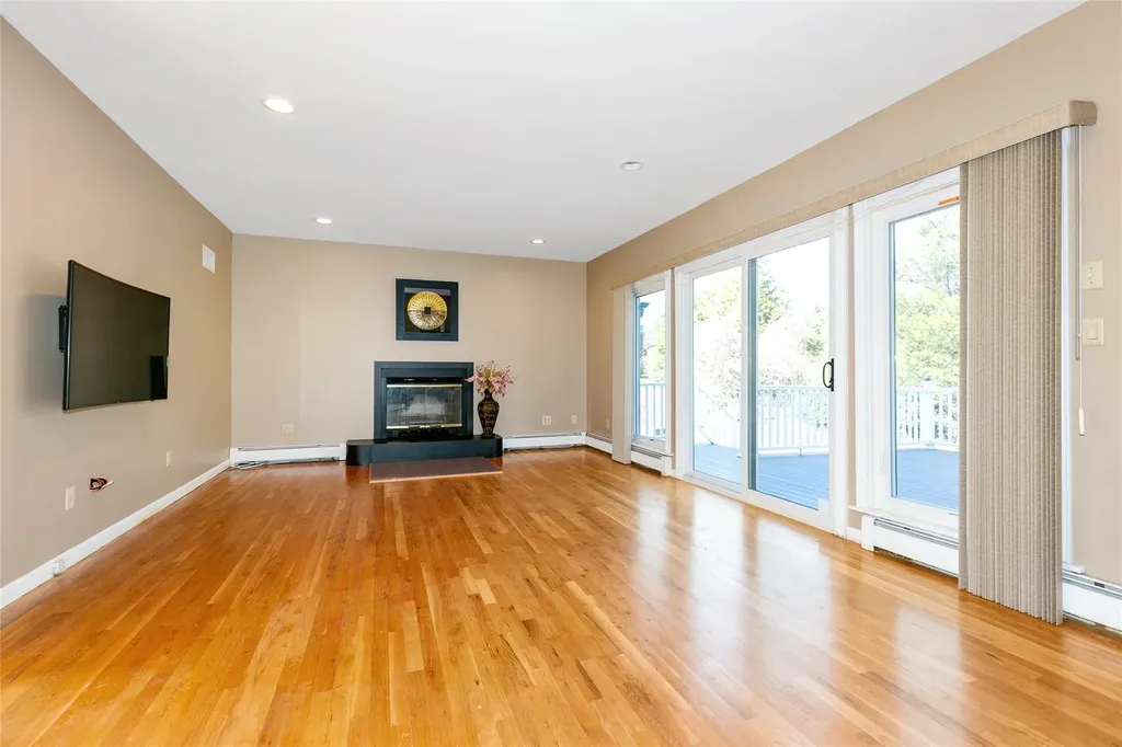 600 Oakridge Lane Albertson NY 11507