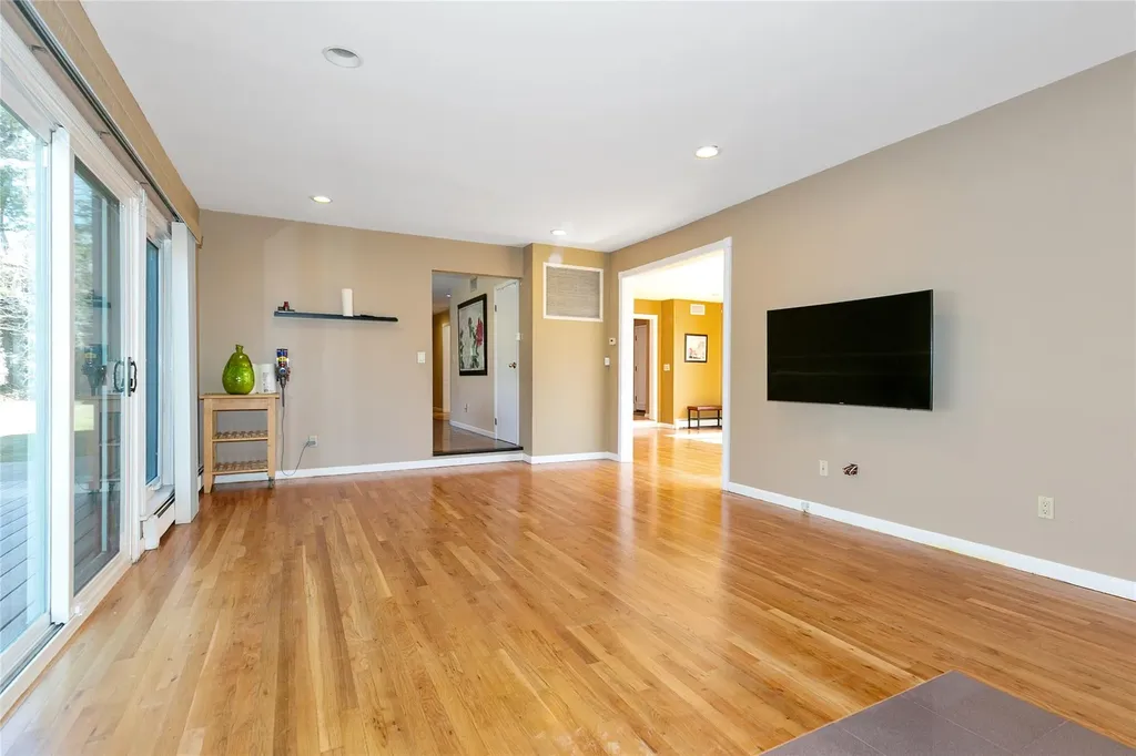 600 Oakridge Lane Albertson NY 11507
