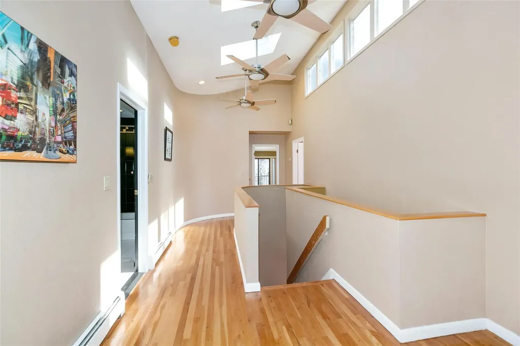 600 Oakridge Lane Albertson NY 11507