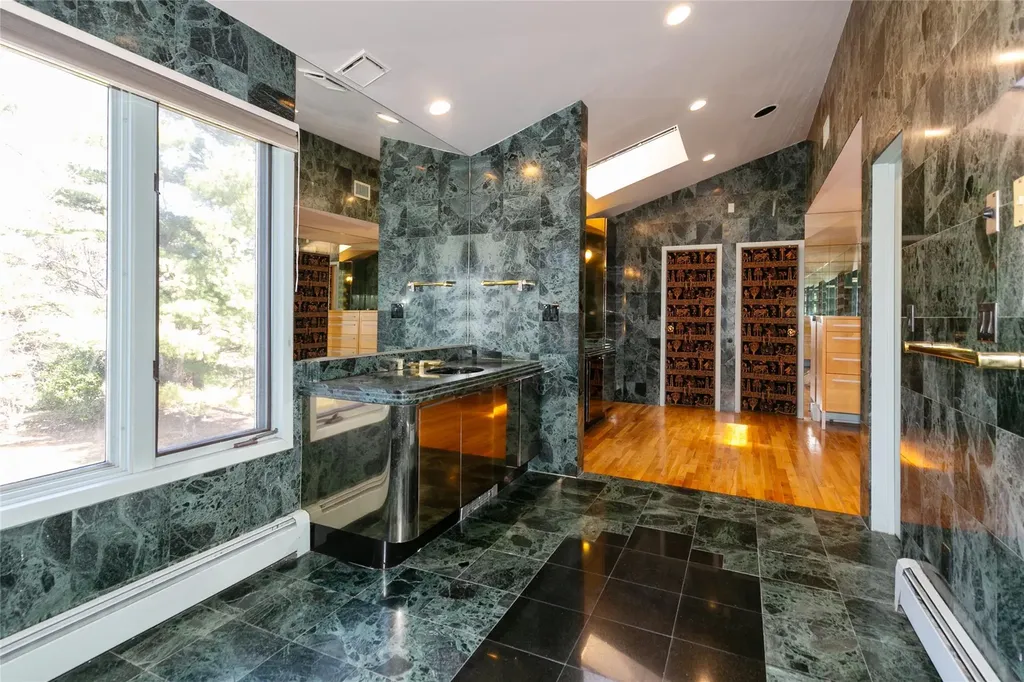 600 Oakridge Lane Albertson NY 11507