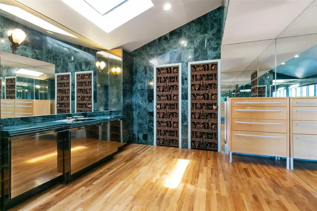600 Oakridge Lane Albertson NY 11507