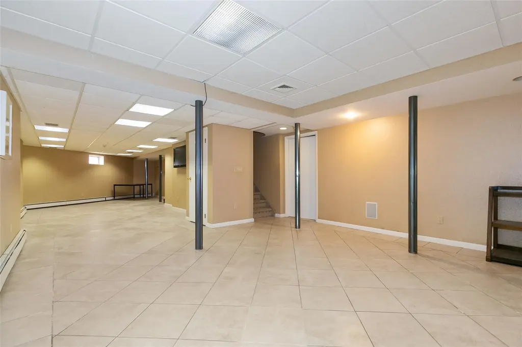600 Oakridge Lane Albertson NY 11507