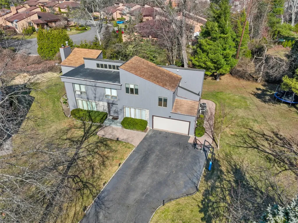 600 Oakridge Lane Albertson NY 11507