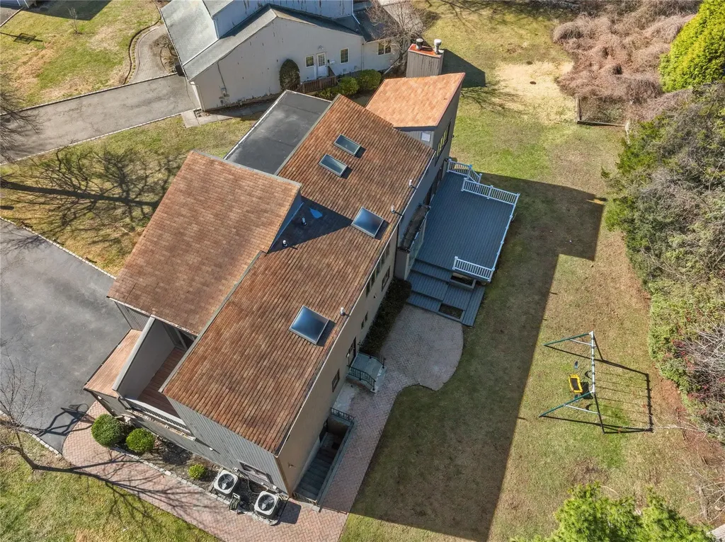 600 Oakridge Lane Albertson NY 11507