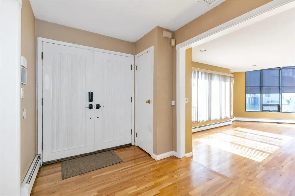 600 Oakridge Lane Albertson NY 11507