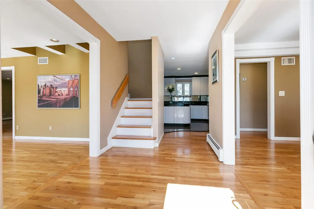 600 Oakridge Lane Albertson NY 11507
