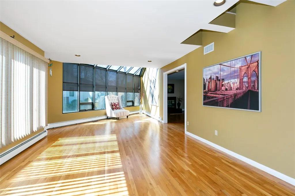 600 Oakridge Lane Albertson NY 11507