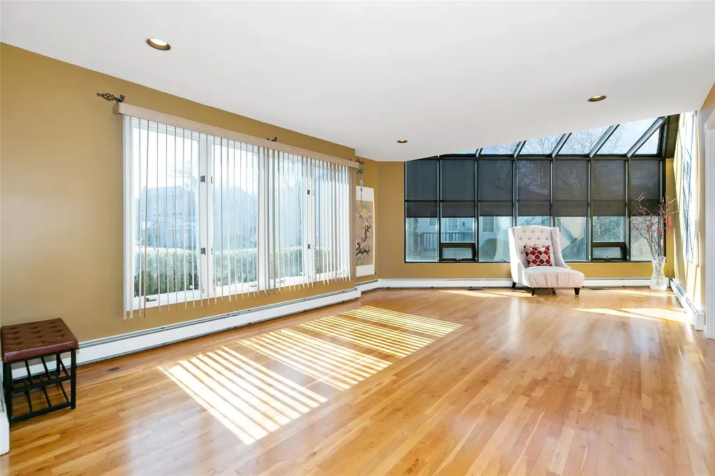 600 Oakridge Lane Albertson NY 11507