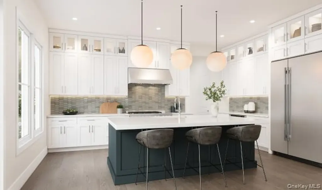 17 Sequoia Circle Manhasset NY 11030