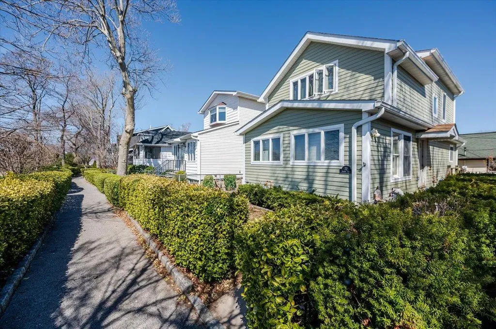 72 Indian Trail Bronx NY 10465