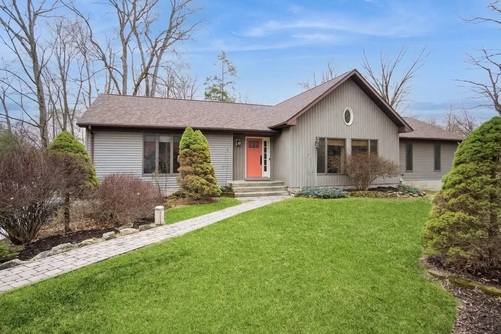 12 Red Oak Lane Fishkill NY 12524