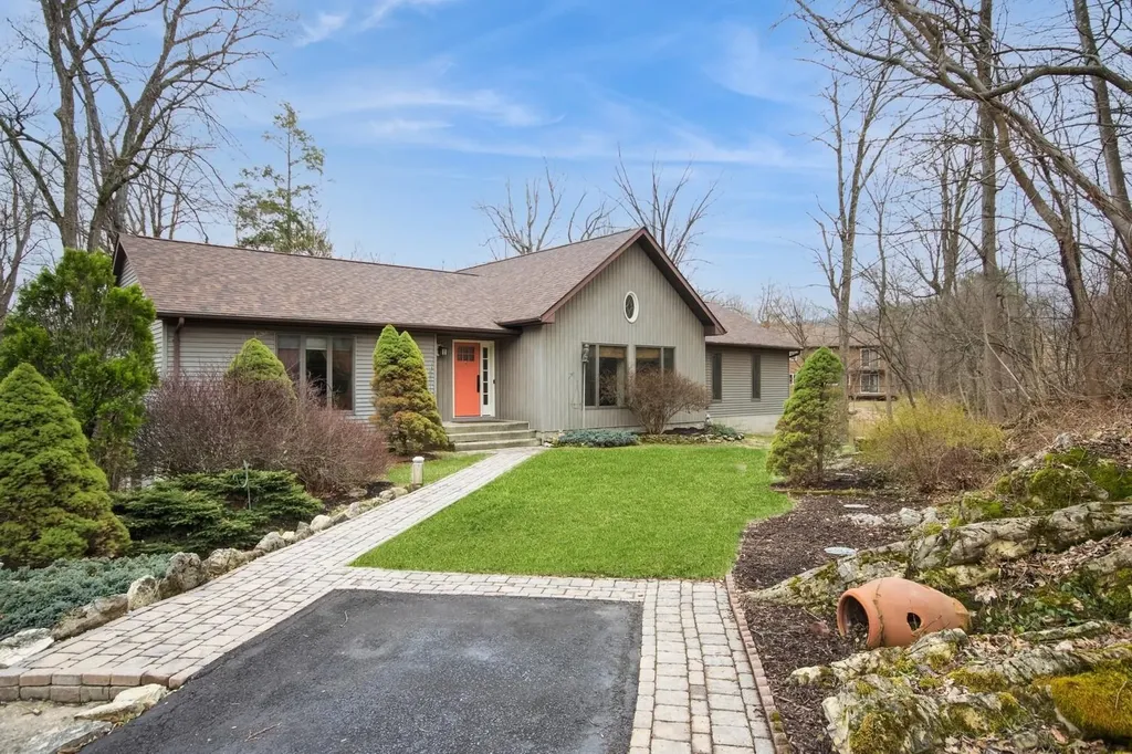 12 Red Oak Lane Fishkill NY 12524