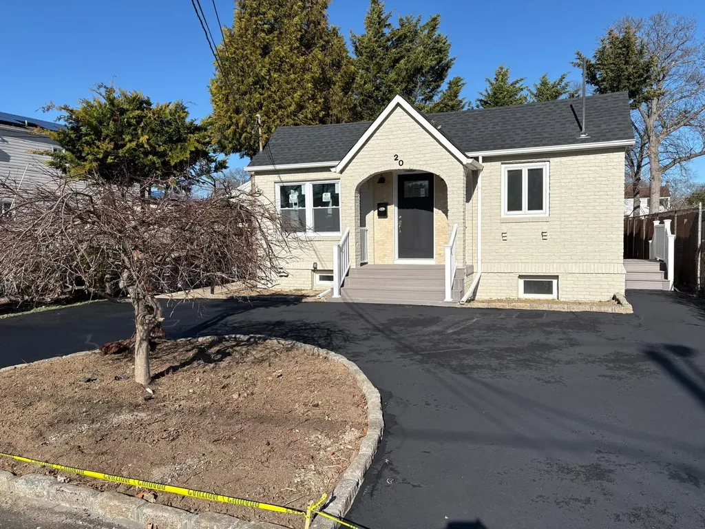20 Leroy Place Babylon NY 11726