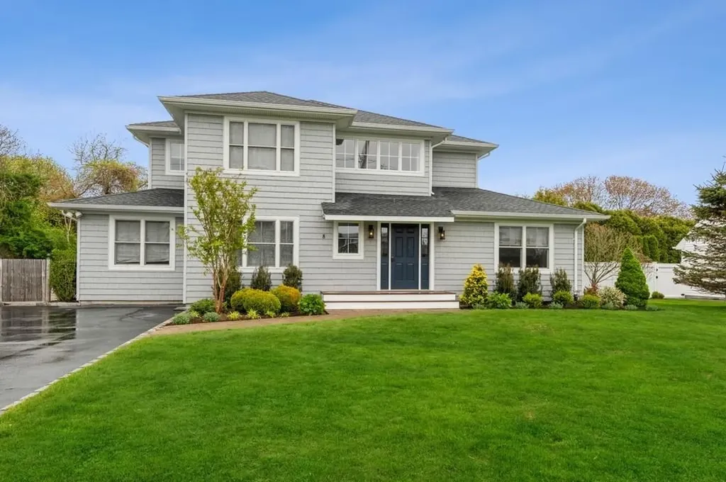 8 Powers Drive Southampton NY 11968