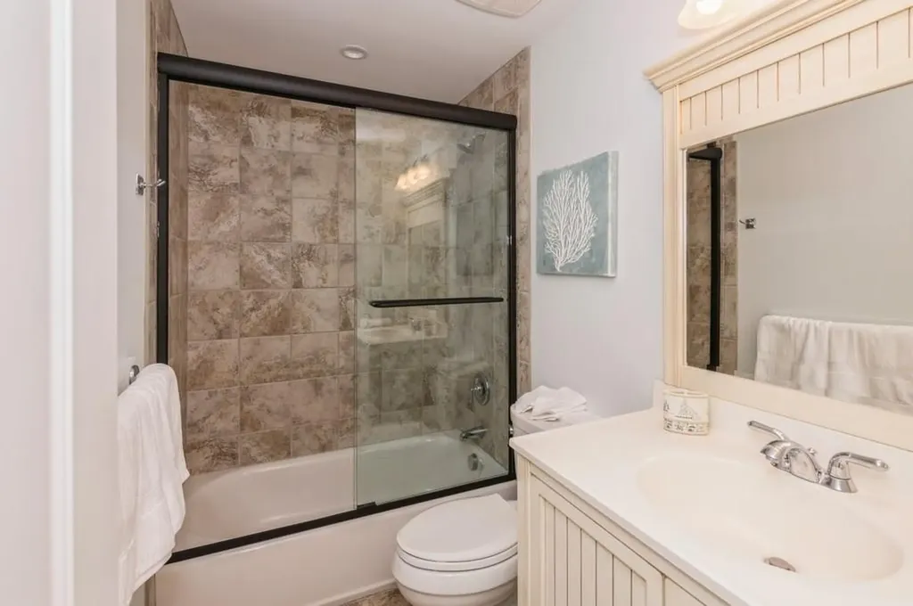 8 Powers Drive Southampton NY 11968