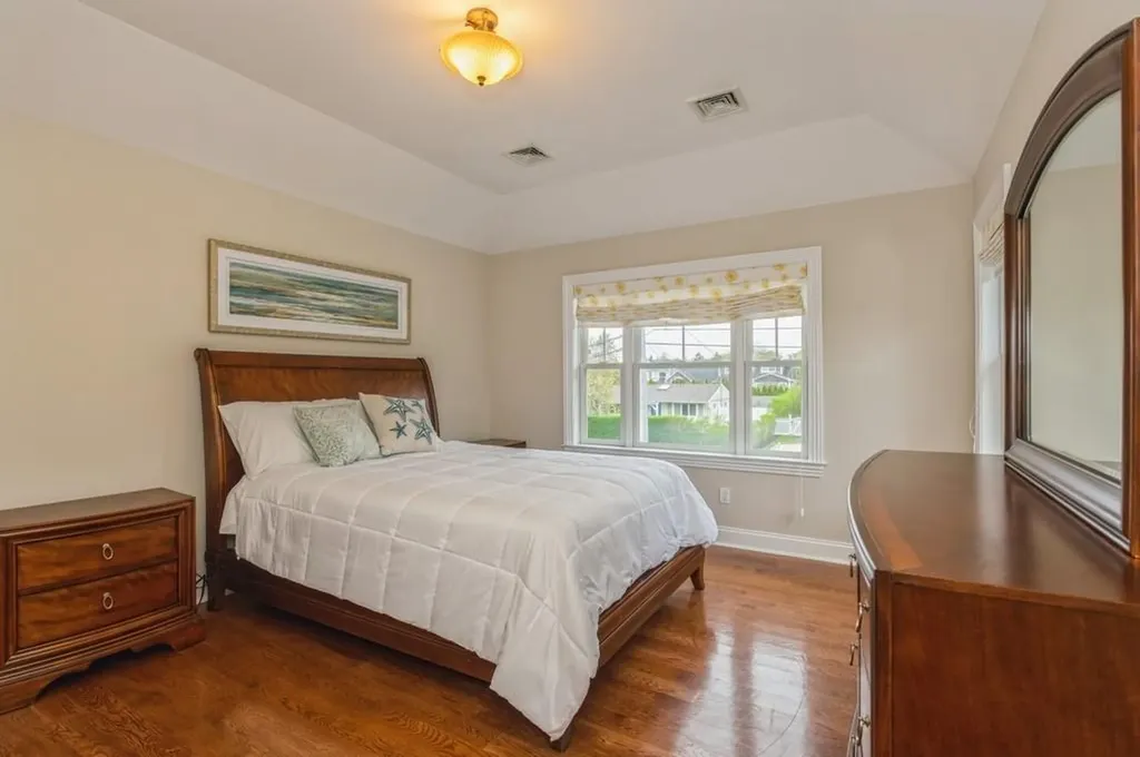 8 Powers Drive Southampton NY 11968