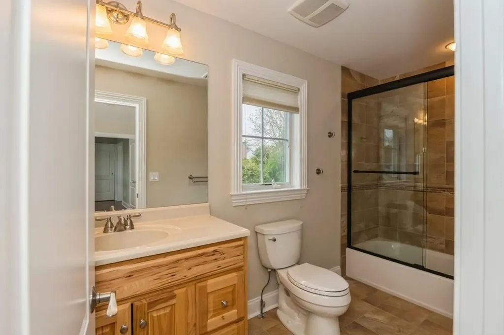8 Powers Drive Southampton NY 11968