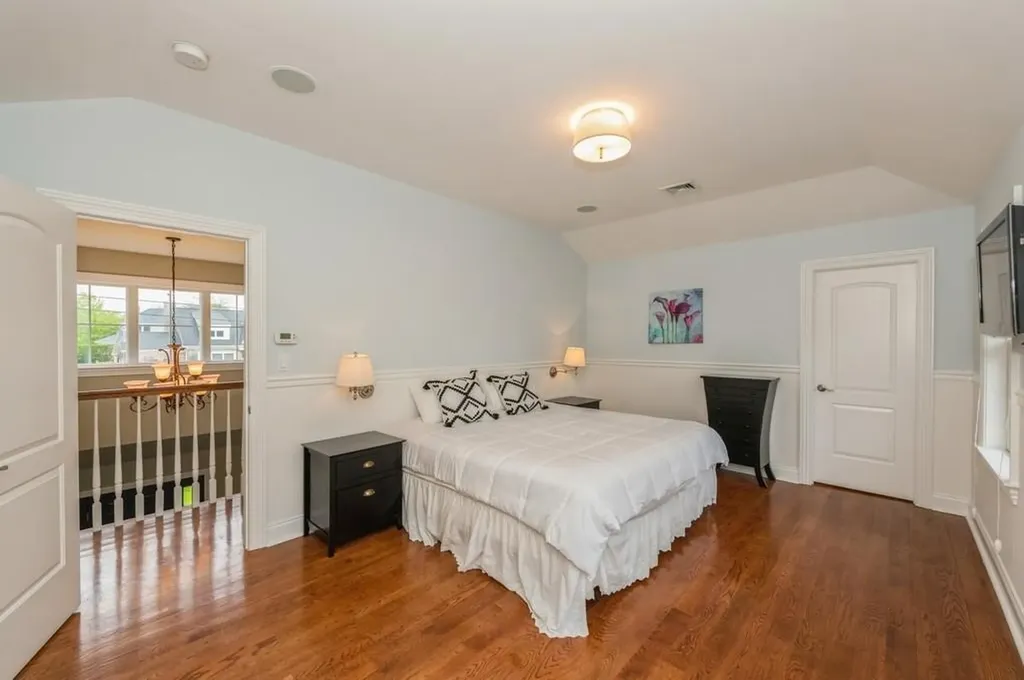 8 Powers Drive Southampton NY 11968