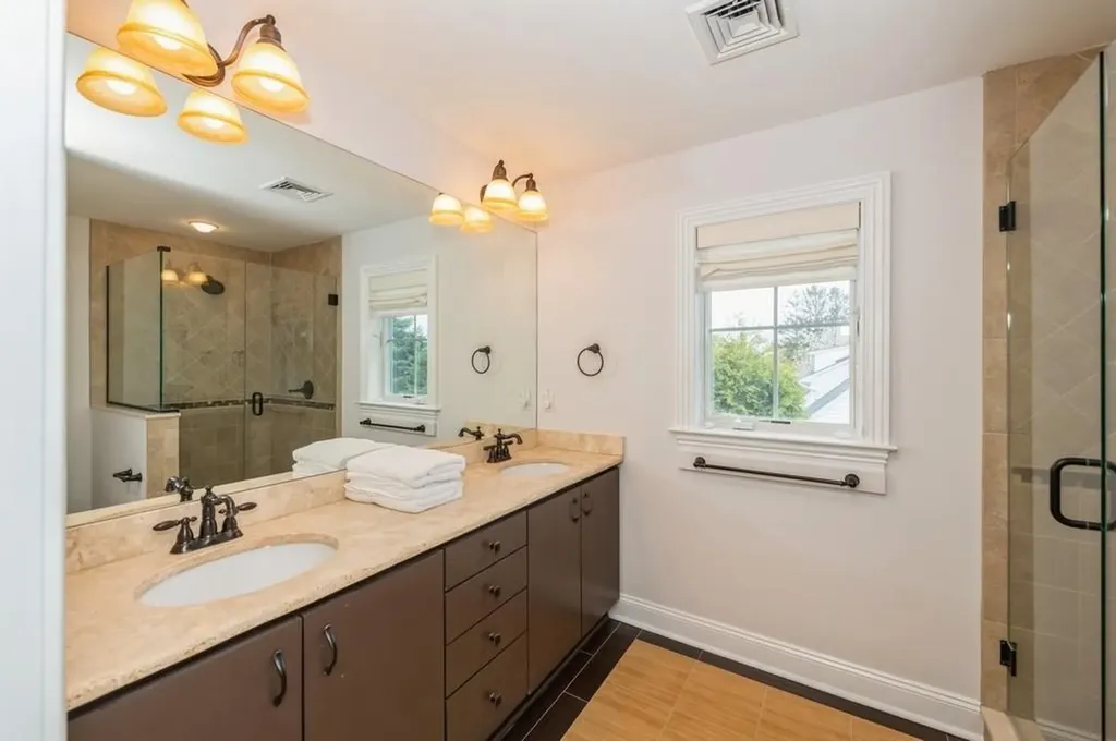 8 Powers Drive Southampton NY 11968