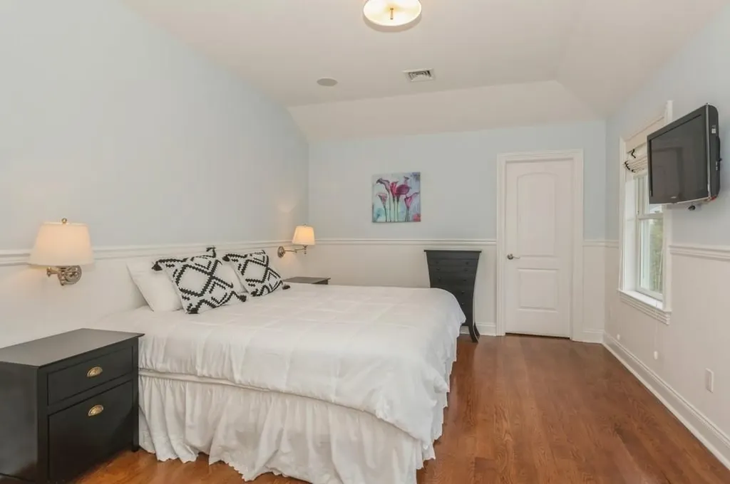 8 Powers Drive Southampton NY 11968